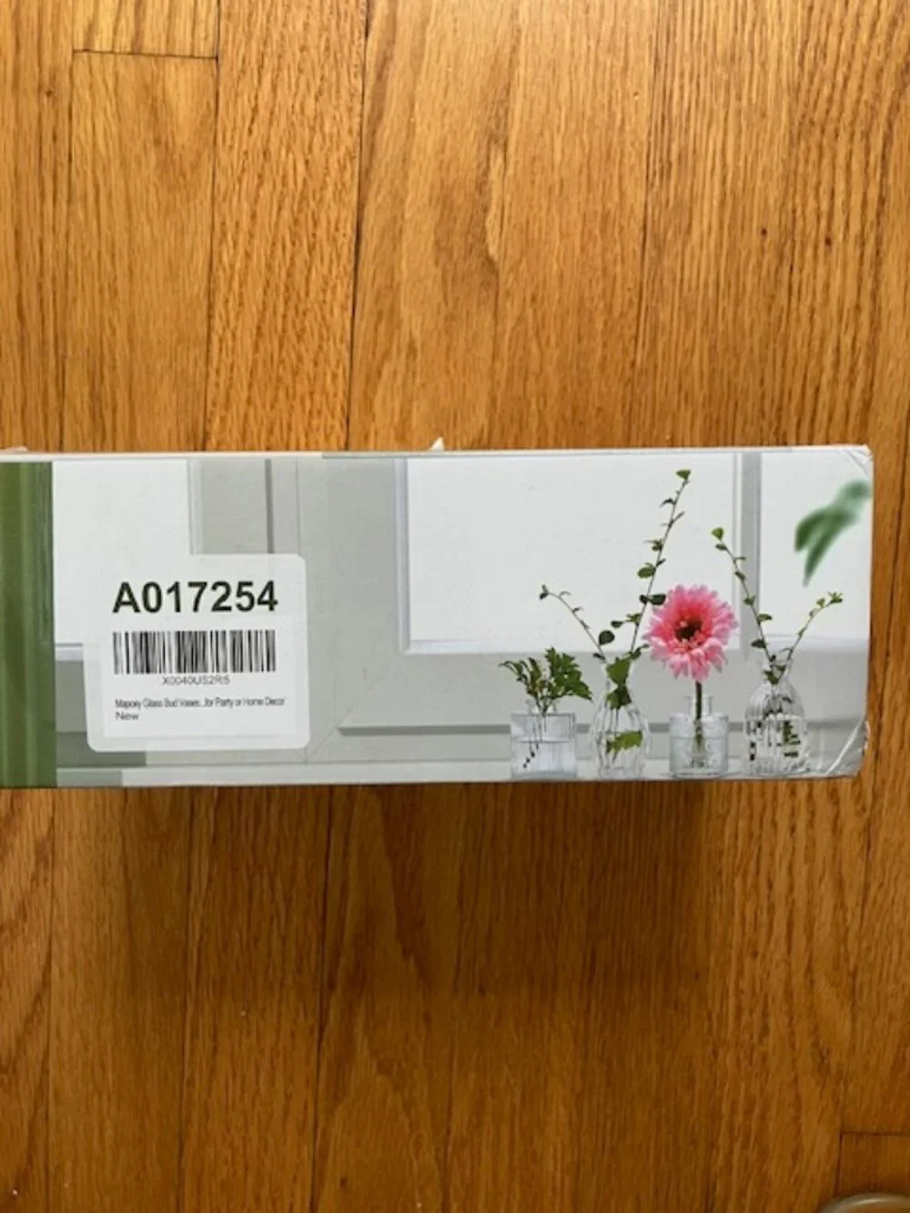 NWT Set of 4 small clear glass bud vases